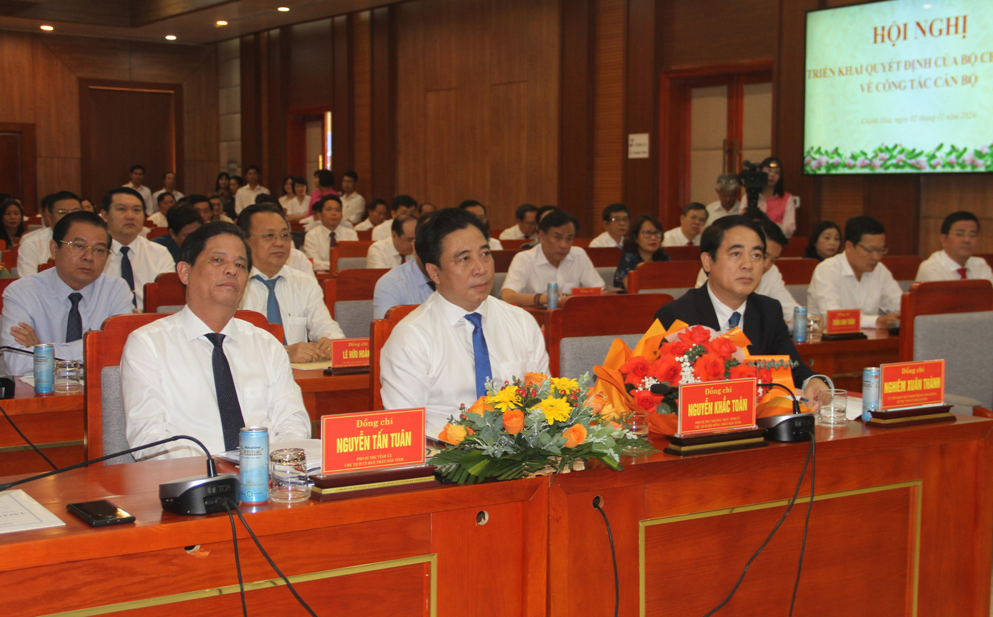 Đại biểu dự hội nghị công bố quyết định của Bộ Chính trị về Bí thư Khánh Hòa.