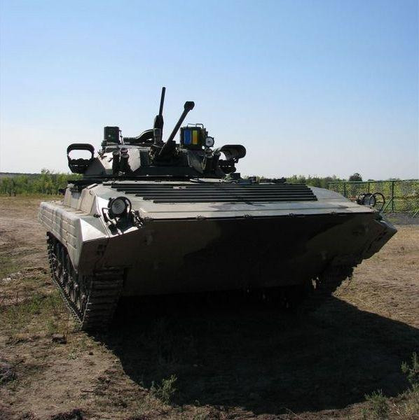 Hệ thống bệ đặt tên lửa chống tăng Kornet-E được thiết kế ở hai bên tháp pháo, mỗi giá phóng triển khai được 2 tên lửa