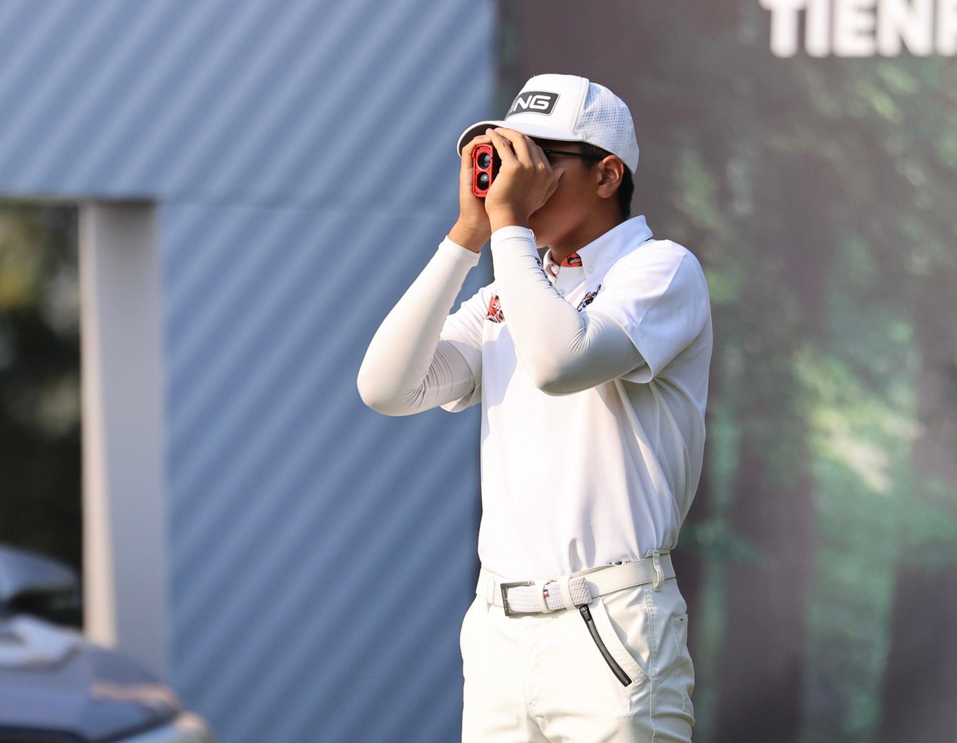 Các máy đo khoảng cách phổ biến hiện nay phải kể đến laser rangefinder hay GPS. Các máy đo khoảng cách phổ biến hiện nay phải kể đến laser rangefinder hay GPS.