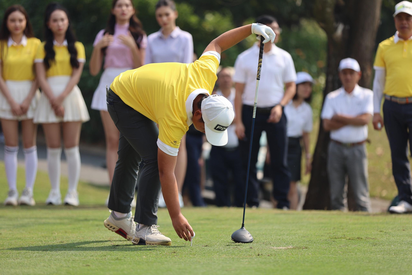 Tại sự kiện, đương kim vô địch Tiền Phong Golf Championship Nguyễn Anh Minh đã tiến hành phát bóng khói để khai mạc giải đấu.
