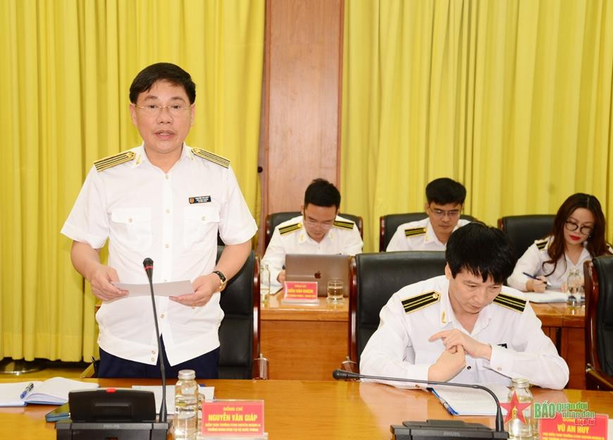 Đồng chí Nguyễn Văn Giáp công bố quyết định kiểm toán Báo cáo quyết toán ngân sách năm 2021 của Bộ Quốc phòng.