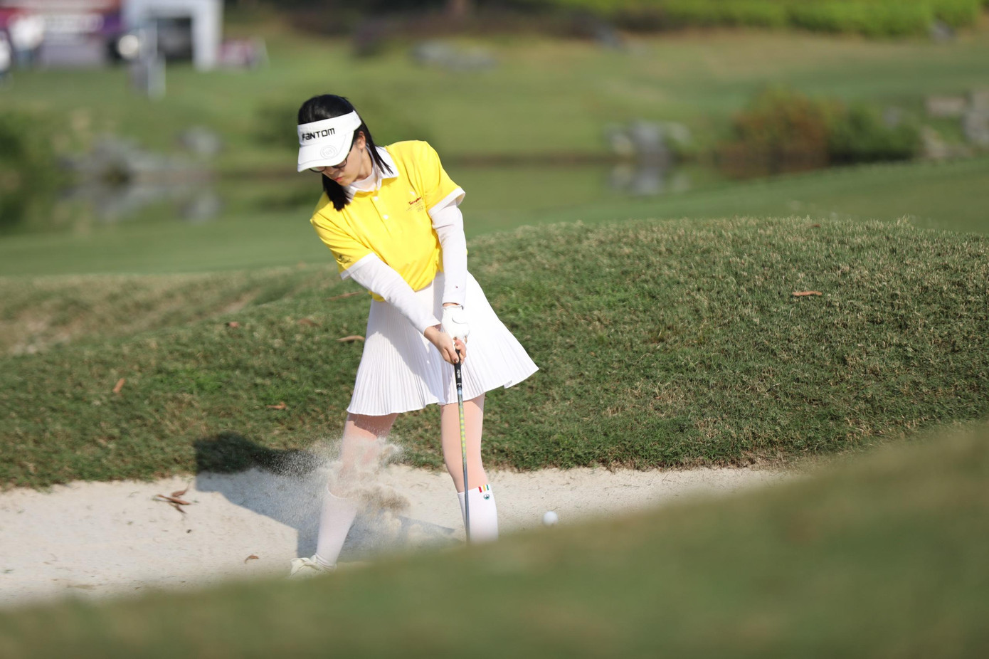 Trong số kỹ thuật đánh golf, đánh cát là kỹ thuật khó, luôn thách thức trình độ golfer. Trong số kỹ thuật đánh golf, đánh cát là kỹ thuật khó, luôn thách thức trình độ golfer.