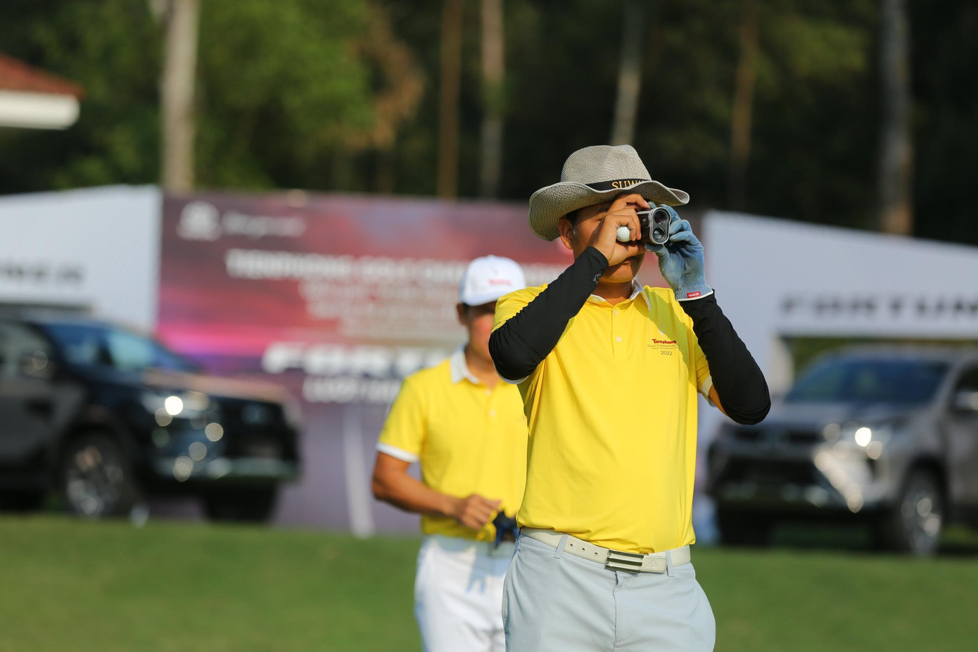 Sử dụng máy đo khoảng cách là cách dễ dàng để golfer xác định thông số địa hình và tự tin thực hiện, căn chỉnh các cú đánh. Đặc biệt là trong những giải đấu tại các sân golf mới mà các tay golf chưa có cơ hội trải nghiệm trước đó. Sử dụng máy đo khoảng cách là cách dễ dàng để golfer xác định thông số địa hình và tự tin thực hiện, căn chỉnh các cú đánh. Đặc biệt là trong những giải đấu tại các sân golf mới mà các tay golf chưa có cơ hội trải nghiệm trước đó.