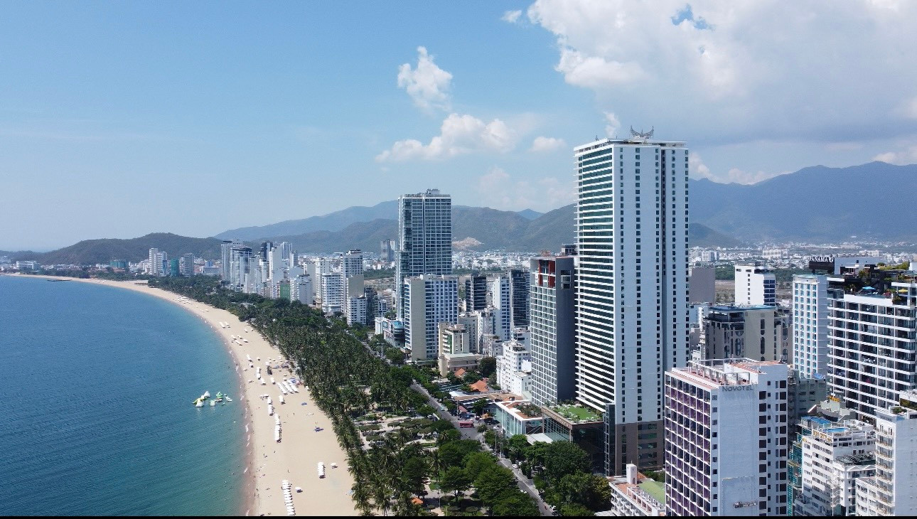 Lãnh đạo Hiệp hội Du lịch Nha Trang - Khánh Hòa đề nghị khách hàng hãy cảnh giác với các trang quảng cáo giảm giá phòng khách sạn quá nhiều để tránh mắc bẫy bị lừa tiền. Ảnh: L.H.