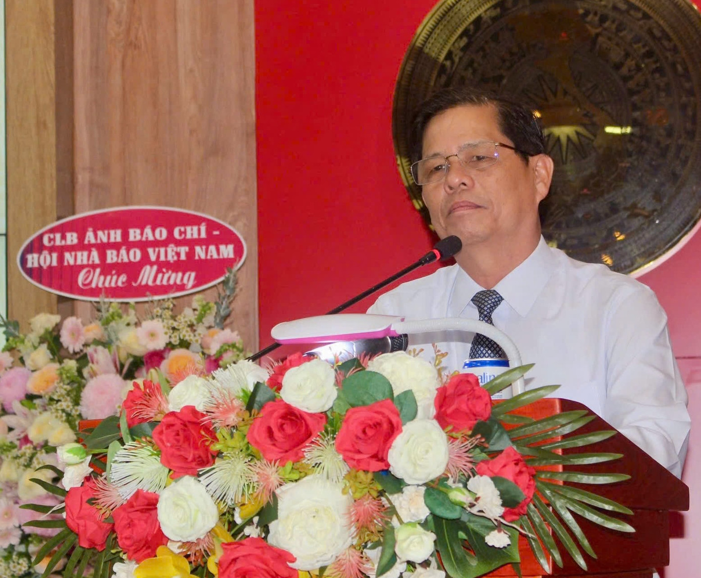 Ông Nguyễn Tấn Tuân - Chủ tịch UBND tỉnh Khánh Hòa, phát biểu tại hội thảo. Ông Nguyễn Tấn Tuân - Chủ tịch UBND tỉnh Khánh Hòa, phát biểu tại hội thảo.