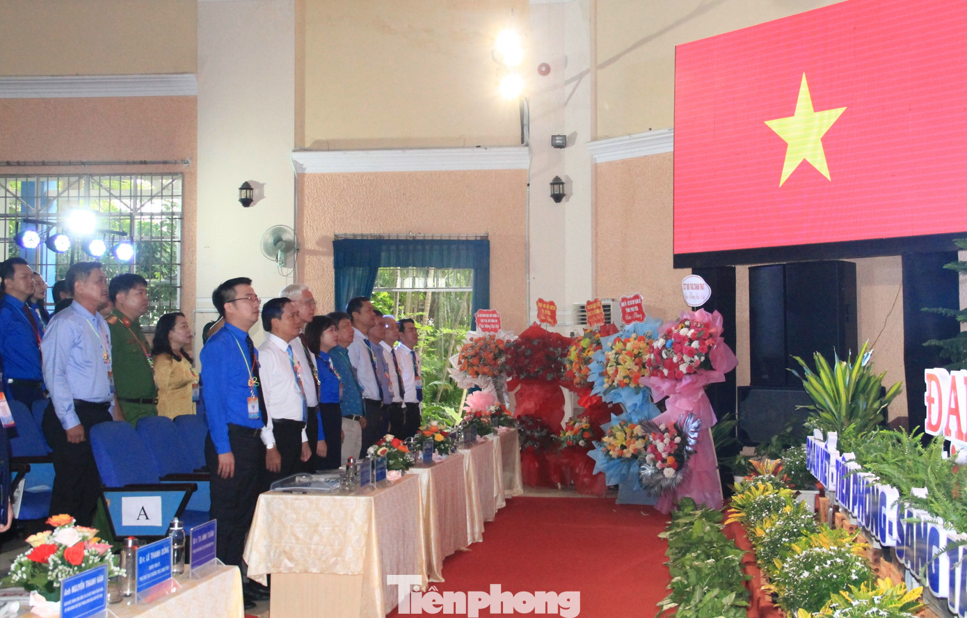 Đại biểu dự Đại hội Hội LHTN Việt Nam tỉnh Phú Yên làm lễ chào cờ. Đại biểu dự Đại hội Hội LHTN Việt Nam tỉnh Phú Yên làm lễ chào cờ.