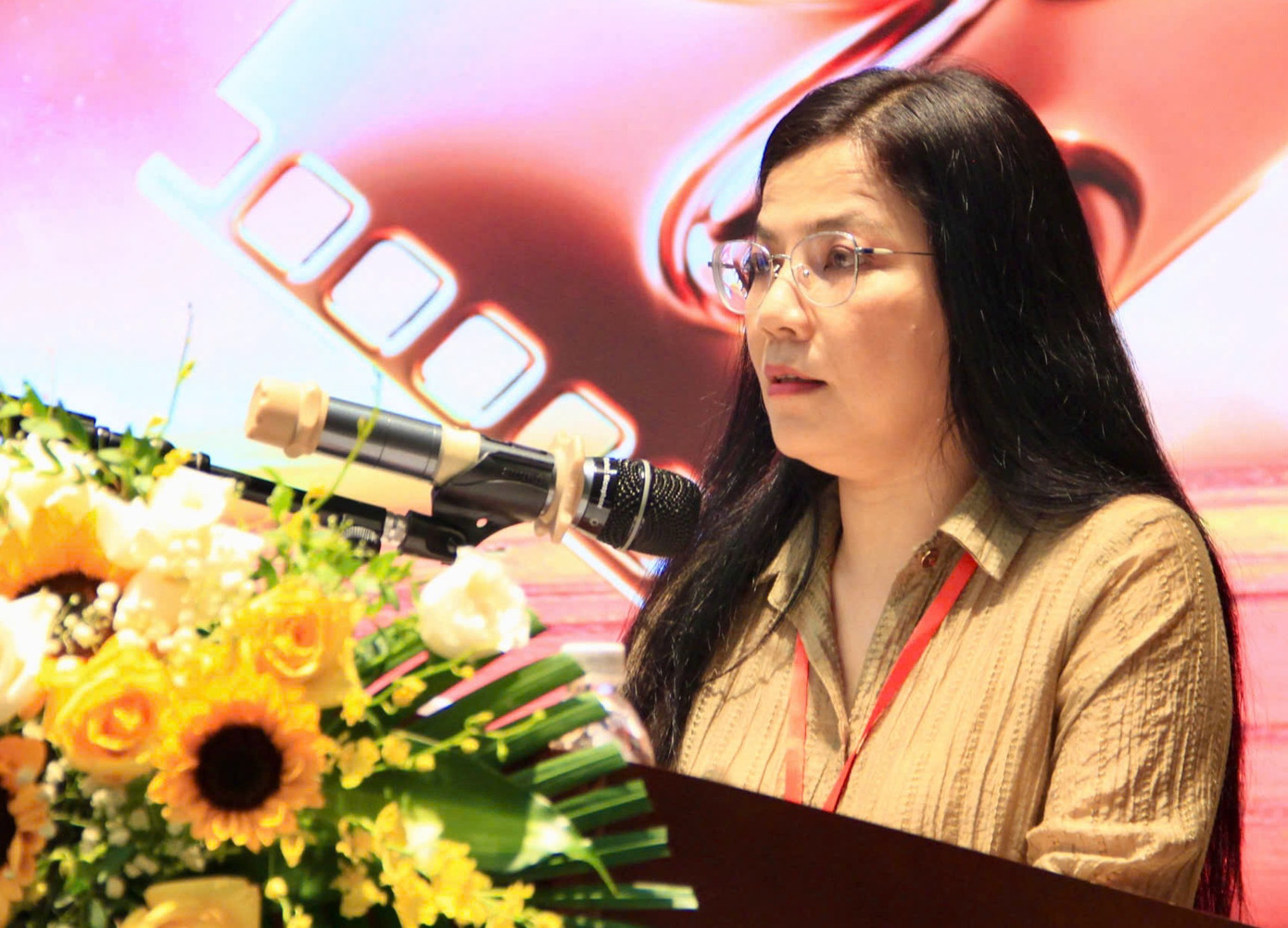 TS Trần Thị Phương Lan - Phó Vụ trưởng Vụ Văn hóa - Văn nghệ của Ban Tuyên giáo Trung ương, phát biểu tại hội thảo. Ảnh: Tiến Đạt.