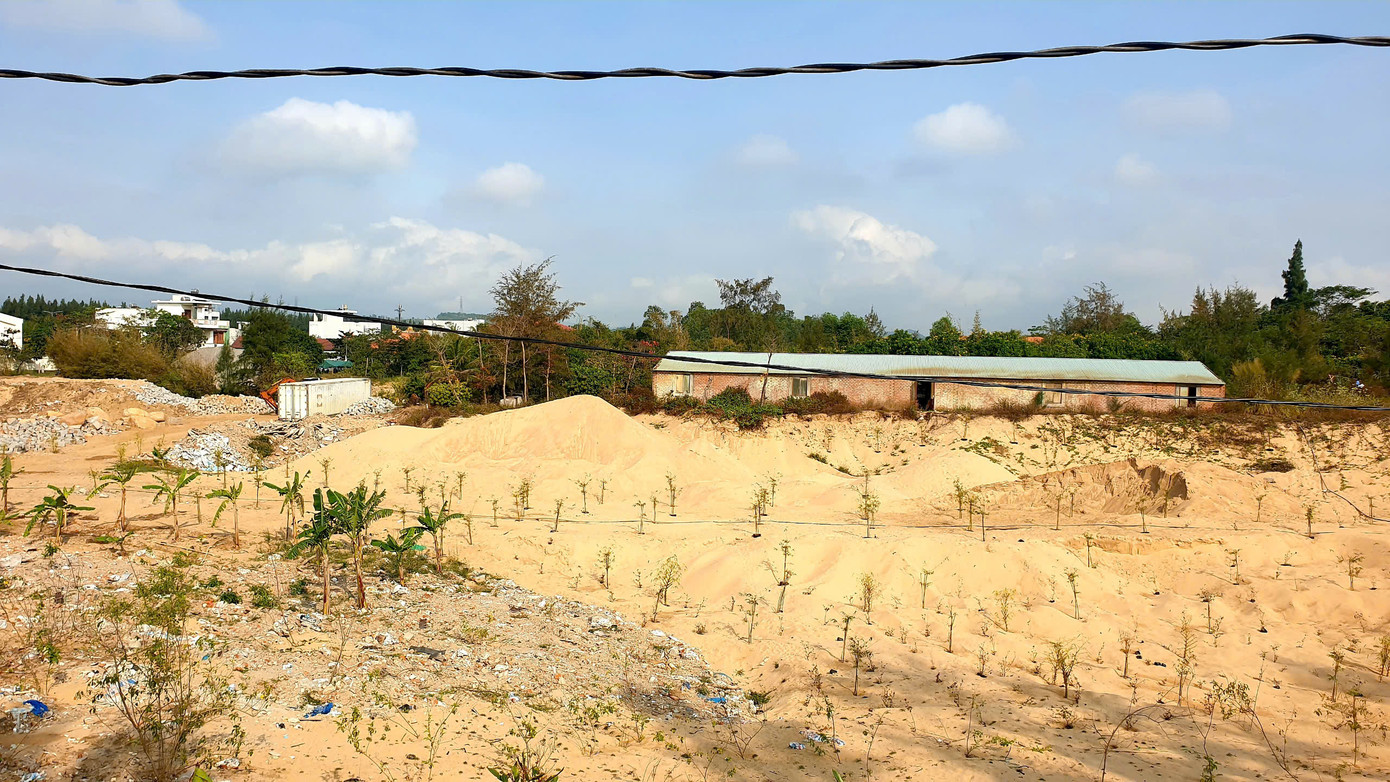 Hàng chục ngàn m3 cát đã bị Đặng Thanh Bình cùng đồng bọn khai thác trái phép. Ảnh: CACC.