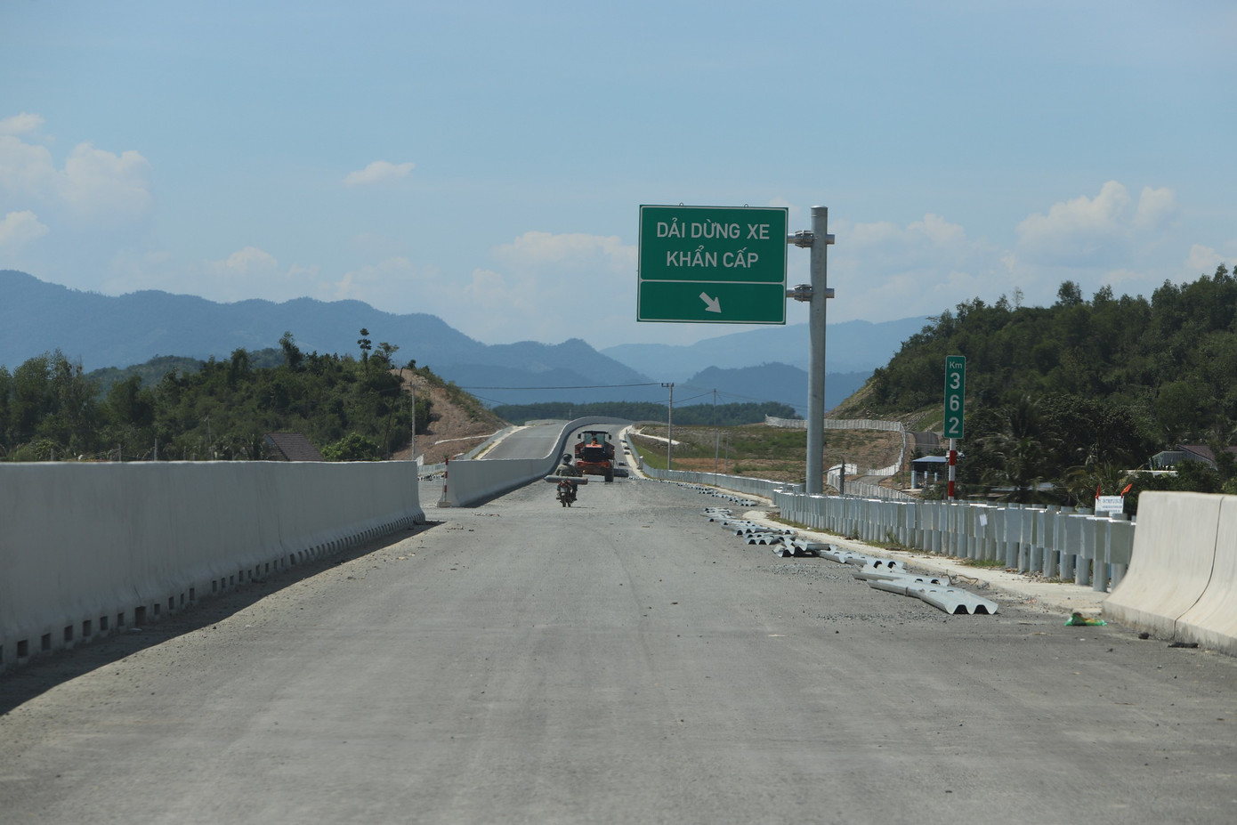 Khu vực dừng xe khẩn cấp trên tuyến cao tốc Vân Phong - Nha Trang.
