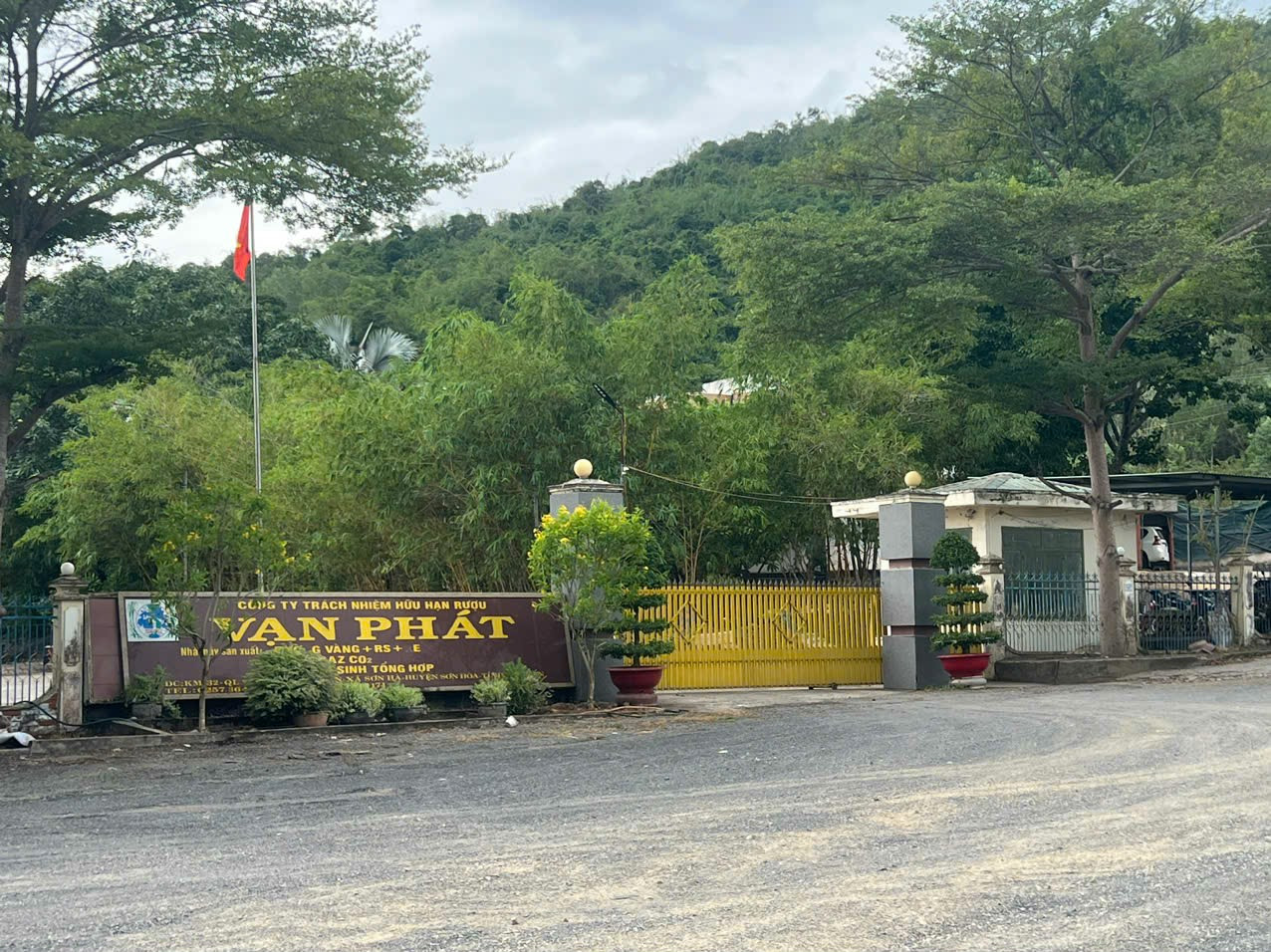 Có 7 nhà thầu khiếu nại cuộc đấu giá tài sản của Công ty TNHH Rượu Vạn Phát ở Phú Yên. Ảnh: L.H. Có 7 nhà thầu khiếu nại cuộc đấu giá tài sản của Công ty TNHH Rượu Vạn Phát ở Phú Yên. Ảnh: L.H.