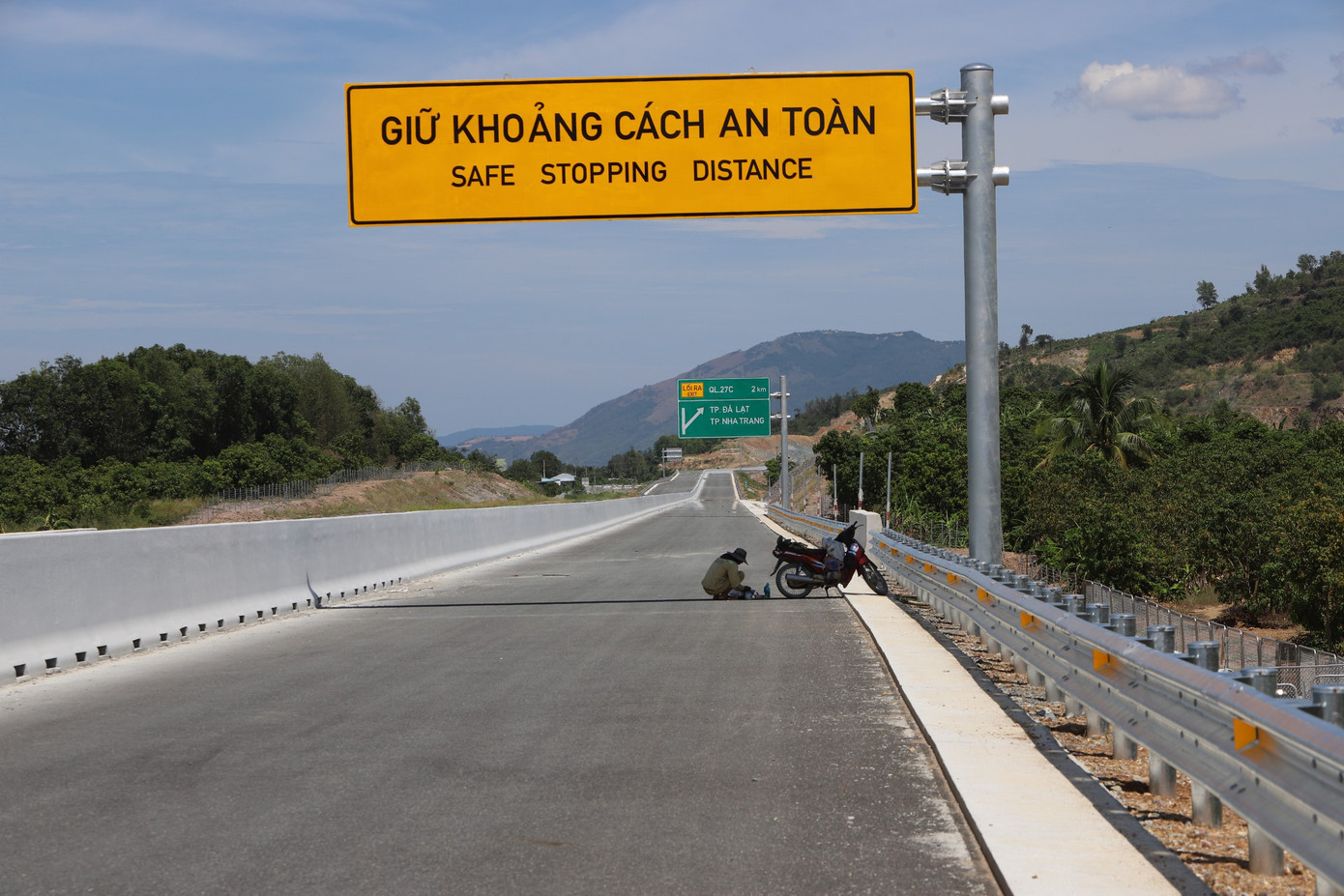 Lối ra kết nối Quốc lộ 27C trên tuyến cao tốc Vân Phong - Nha Trang.