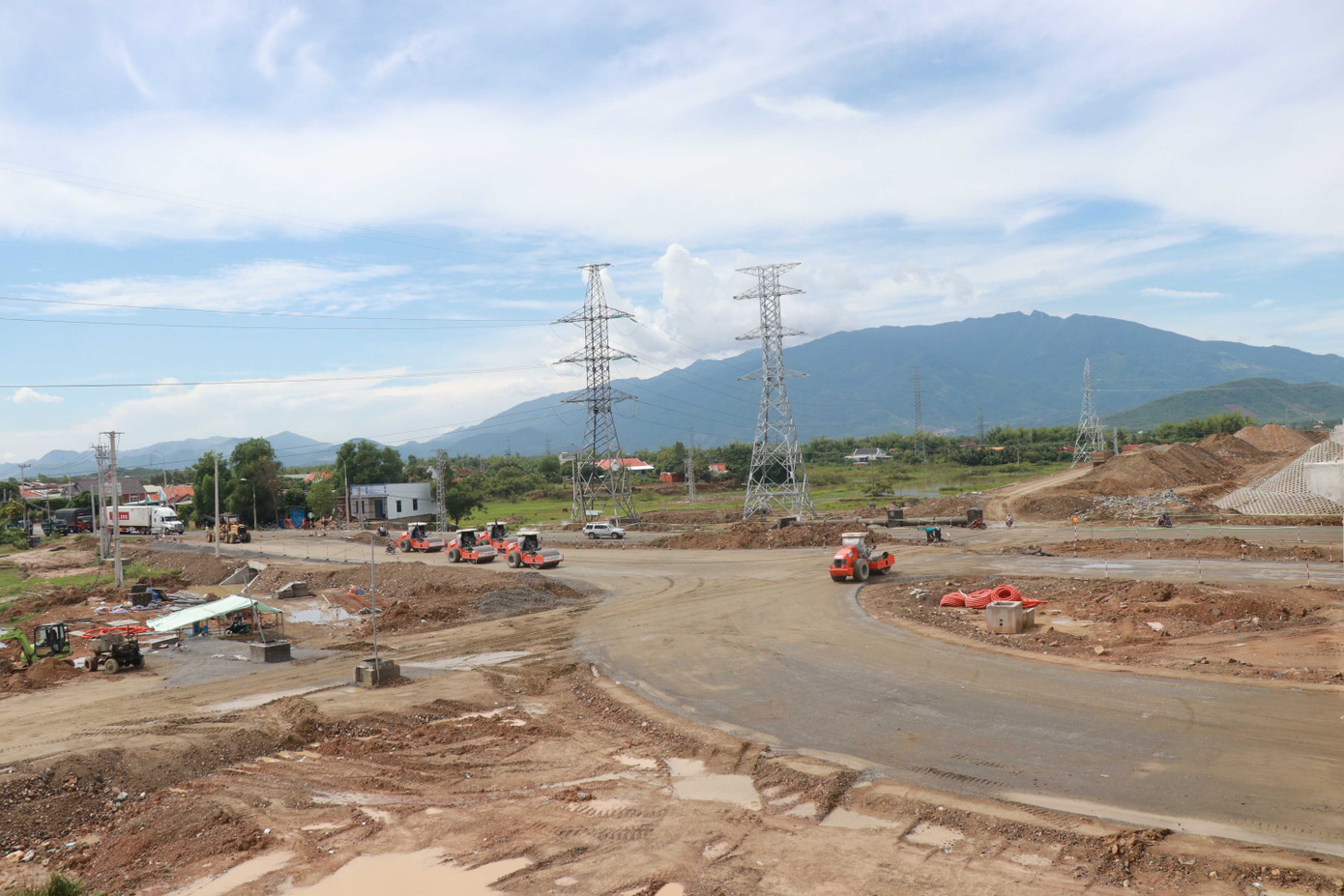 Dự án cao tốc Khánh Hòa - Buôn Ma Thuột đi qua thị xã Ninh Hòa hiện gặp khó khăn về mặt bằng vì vướng những hộ dân trồng mai trên đất dự án. Ảnh: Đ.T. Dự án cao tốc Khánh Hòa - Buôn Ma Thuột đi qua thị xã Ninh Hòa hiện gặp khó khăn về mặt bằng vì vướng những hộ dân trồng mai trên đất dự án. Ảnh: Đ.T.