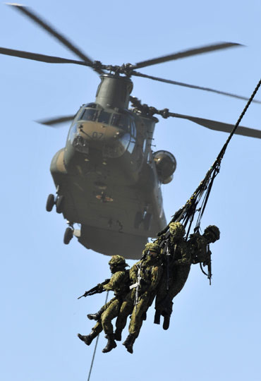 Quân Nhật diễn tập đổ bộ chiếm đảo