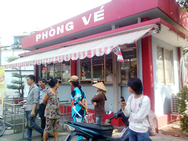 Quầy vé tại Nhà hát Hòa Bình chiều 19-11