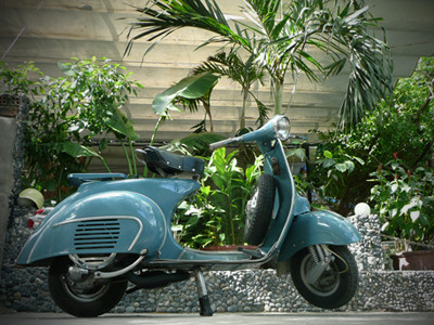 Chiếc Vespa cổ của người chơi ở Khánh Hòa.