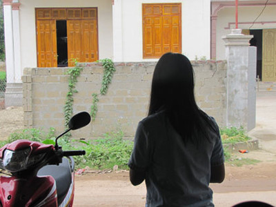 Từ ngày xảy ra sự việc, Mai mắc chứng trầm cảm nặng, phải vào bệnh viện tâm thần điều trị