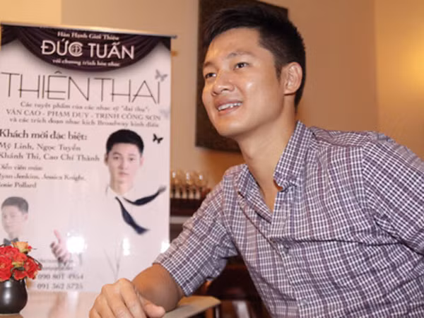 Đức Tuấn: “Tôi rất tự hào giới thiệu những sản phẩm rất Made in Đức Tuấn”. Ảnh: Nguyễn Hoàng