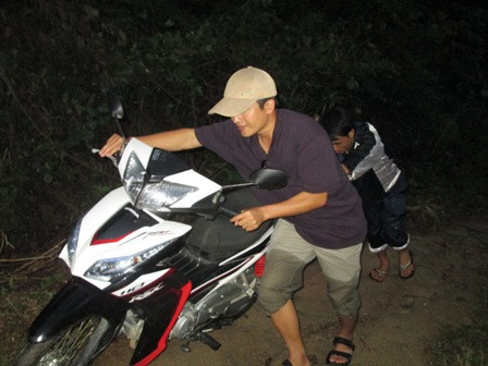 Gian nan con đường vào các điểm trường