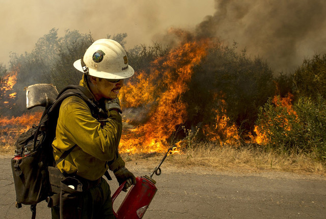 Tình trạng khẩn cấp đối với khu vực California đã được ban bố . Tình trạng khẩn cấp đối với khu vực California đã được ban bố