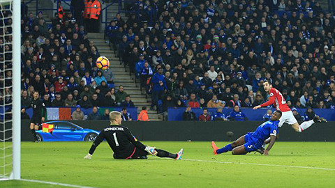 Thắng dễ Leicester, M.U áp sát top 4 ảnh 3