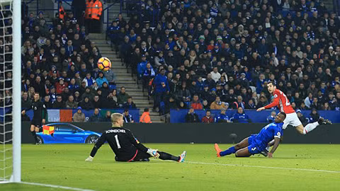 Thắng dễ Leicester, M.U áp sát top 4 ảnh 3