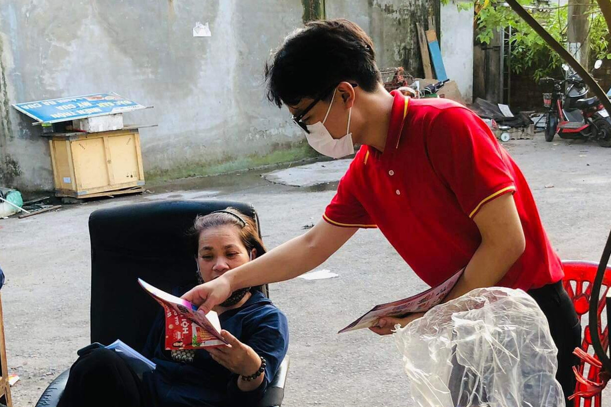 Vũ Thành khi đang đi làm thêm (Ảnh: NVCC)