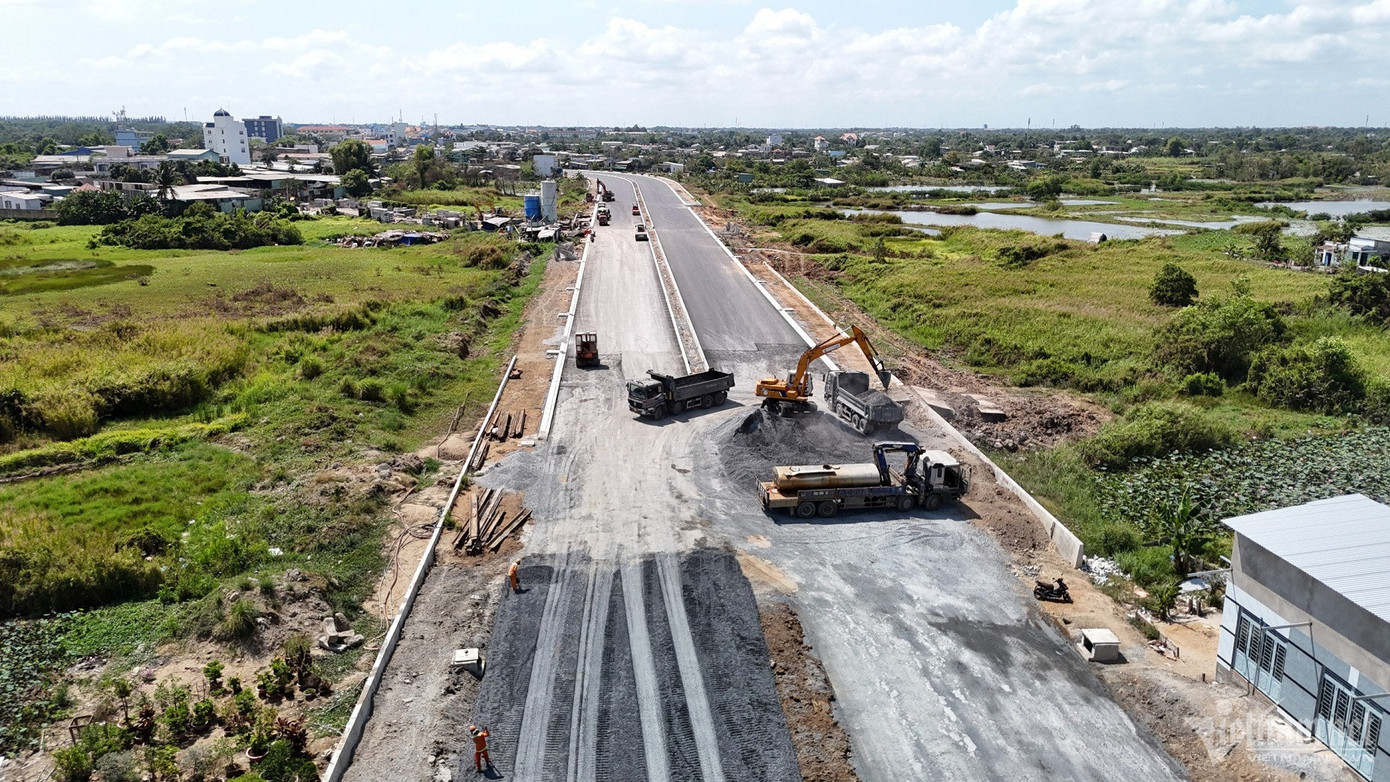 Theo Ban Giao thông, việc triển khai dự án diễn ra thuận lợi, chỉ gặp một số khó khăn do vướng mắc mặt bằng. Hiện công tác bồi thường, giải phóng mặt bằng do huyện Bình Chánh làm chủ đầu tư. Đến nay đã có 544/594 hộ dân, doanh nghiệp chấp thuận giao đất. Theo Ban Giao thông, việc triển khai dự án diễn ra thuận lợi, chỉ gặp một số khó khăn do vướng mắc mặt bằng. Hiện công tác bồi thường, giải phóng mặt bằng do huyện Bình Chánh làm chủ đầu tư. Đến nay đã có 544/594 hộ dân, doanh nghiệp chấp thuận giao đất.