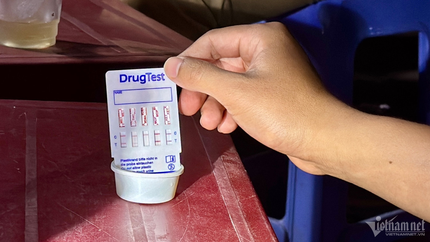 CSGT kiểm tra ma túy người tham gia giao thông CSGT kiểm tra ma túy người tham gia giao thông