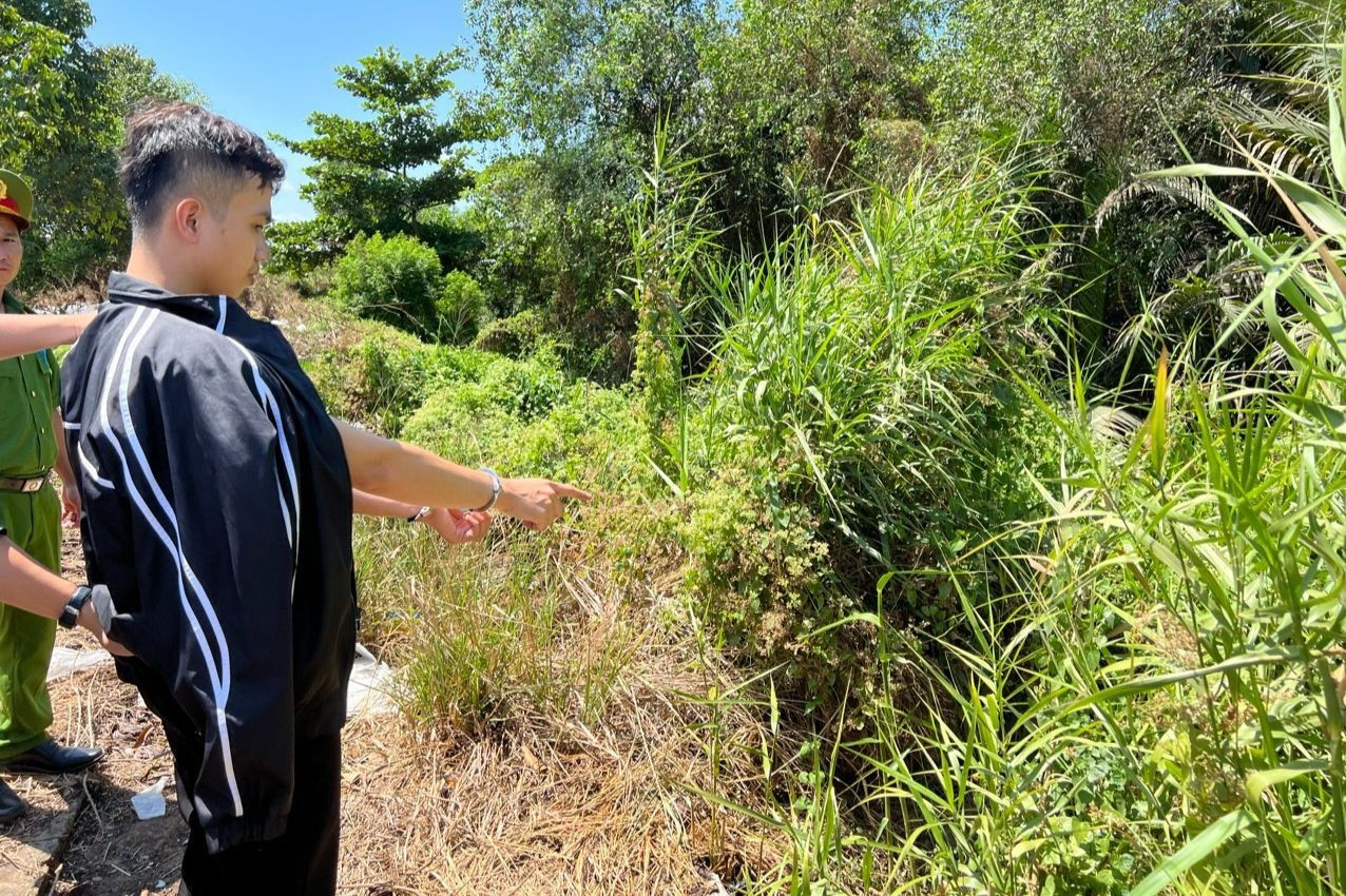 Vị trí Khoa vứt xác nữ công nhân để phi tang. Ảnh: Công an cung cấp. Vị trí Khoa vứt xác nữ công nhân để phi tang. Ảnh: Công an cung cấp.