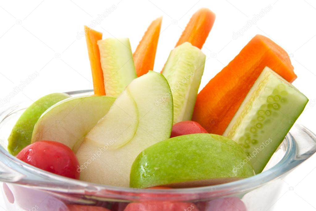 Người bệnh nên ăn nhiều rau xanh, trái cây tươi, như táo, dưa leo, cà rốt, bí đỏ… Người bệnh nên ăn nhiều rau xanh, trái cây tươi, như táo, dưa leo, cà rốt, bí đỏ…