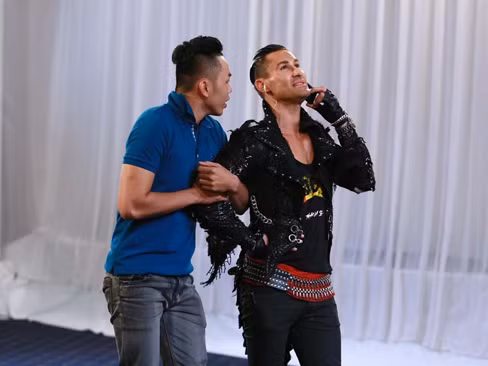 Sau đó còn đóng vai 'chị' của một thí sinh nam