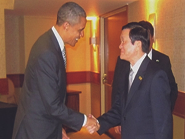 …lên một tầm cao mới? (Tổng thống Obama đón Chủ tịch nước Trương Tấn Sang tại Hội nghị Thượng đỉnh APEC 19 - Nguồn: http://talkvietnam.com)