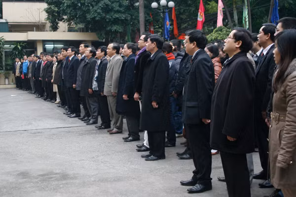 Đông đảo cán bộ, viên chức có mặt tại buổi lễ