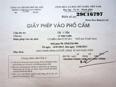 Xe tải dưới 1,25 không phải giấy phép, Phòng CSGT Công an Hà Nội cấp để làm gì?. Ảnh: Minh Đức Xe tải dưới 1,25 không phải giấy phép, Phòng CSGT Công an Hà Nội cấp để làm gì?
