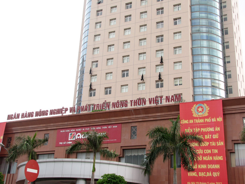 Công an Hà Nội đã lập ban chỉ huy tiền phương tại chỗ để giải cứu con tin. Các mũi tác chiến gồm trinh sát bắn tỉa, lực lượng đặc nhiệm nhanh chóng triển khai bao vây toàn bộ khu vực