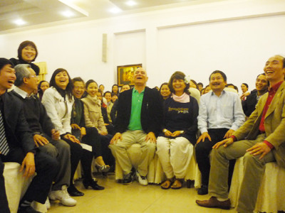 Tập luyện cách cười trong hai phút. Tập luyện cách cười trong hai phút