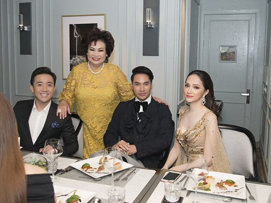 Hương Giang khoe đường cong quyến rũ, hội ngộ Mr Đàm và Trấn Thành ảnh 4