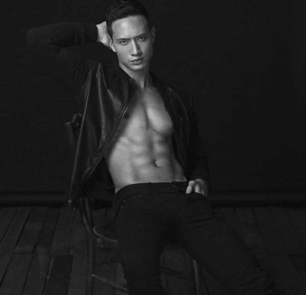 Fan nữ sẽ phải ghen tị với Hà Hồ khi ngắm body sáu múi của Kim Lý ảnh 4