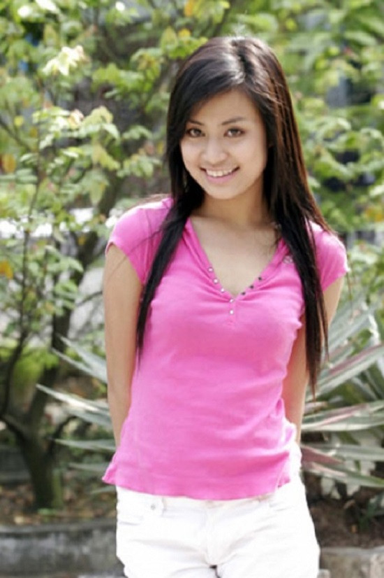 Nhan sắc Hoàng Thùy Linh từ thưở răng sún đến mỹ nhân Vbiz ảnh 4