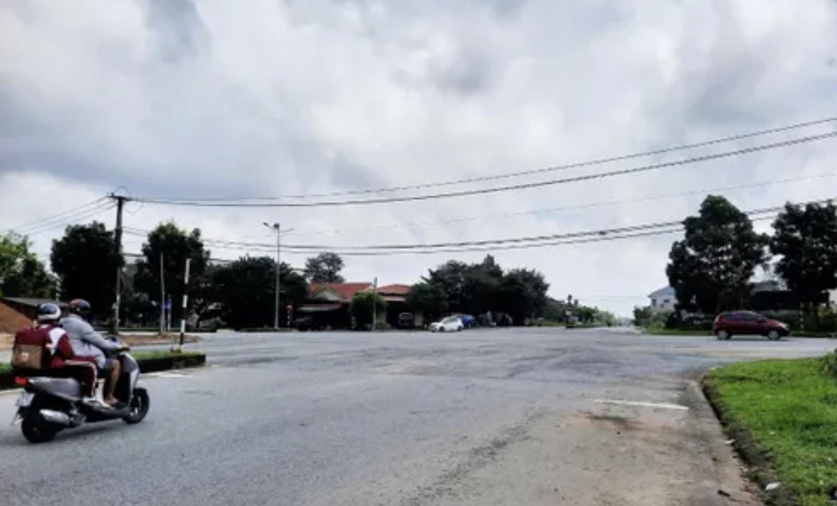 Nút giao đường Lê Thánh Tông-Trần Bình Trọng ở TP Đông Hà. Nút giao đường Lê Thánh Tông-Trần Bình Trọng ở TP Đông Hà.