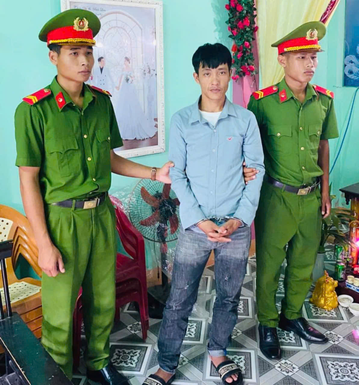 Khởi tố vụ án, bắt tạm giam 4 bị can Trần Văn Thức , Trần Văn Thông, Tạ Văn Thắng. Ảnh: CA Khởi tố vụ án, bắt tạm giam 4 bị can Trần Văn Thức , Trần Văn Thông, Tạ Văn Thắng. Ảnh: CA