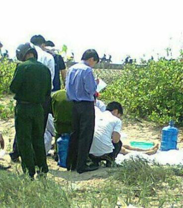 Lực lượng công an khám nghiệm hiện trường vụ án