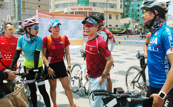 Đạp xe 100km để cổ vũ Tiền Phong Marathon 2019 ảnh 3