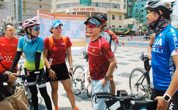 Đạp xe 100km để cổ vũ Tiền Phong Marathon 2019 ảnh 3