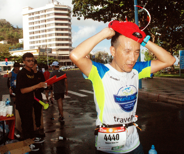 'Doping tinh thần' bên đường chạy Tiền Phong Marathon 2019 ảnh 8