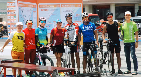 Đạp xe 100km để cổ vũ Tiền Phong Marathon 2019 ảnh 1