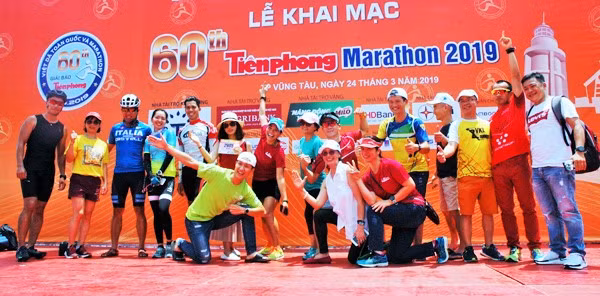 Đạp xe 100km để cổ vũ Tiền Phong Marathon 2019 ảnh 4
