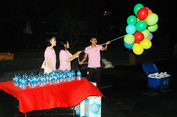 Cảm động tình nguyện viên trắng đêm phục vụ Tiền Phong Marathon 2019 ảnh 3