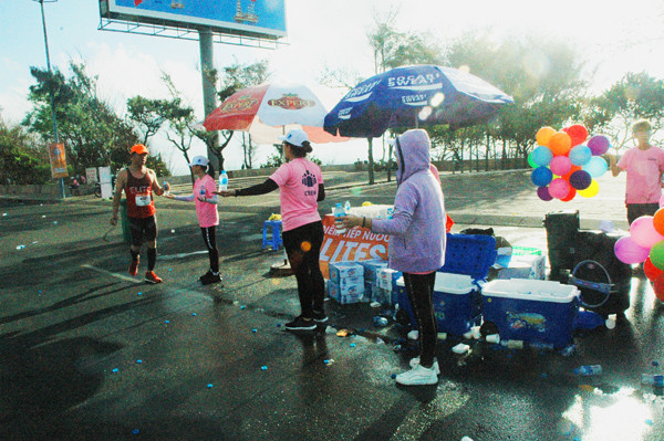 'Doping tinh thần' bên đường chạy Tiền Phong Marathon 2019 ảnh 7