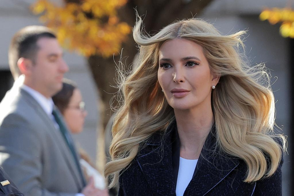 Ivanka Trump gây chú ý với gương mặt khác lạ. Ảnh: Reuters. Ivanka Trump gây chú ý với gương mặt khác lạ. Ảnh: Reuters.